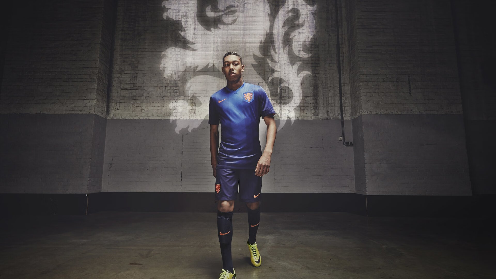 “足球场馆引入绿色节能技术,环保先行”,设计足球场如何节约城市空间