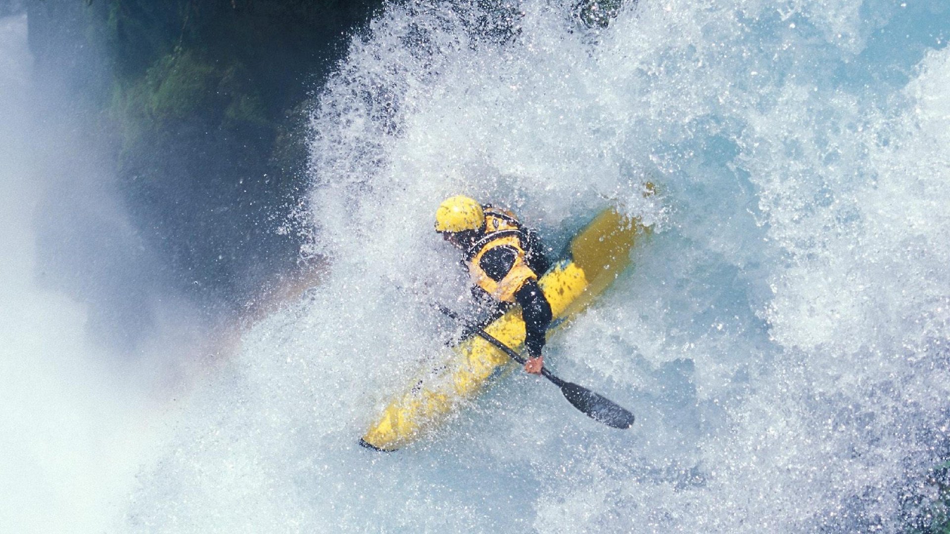 “高新体育中心武术赛：选手瞬间爆发，精彩技巧瞬间击倒对手”